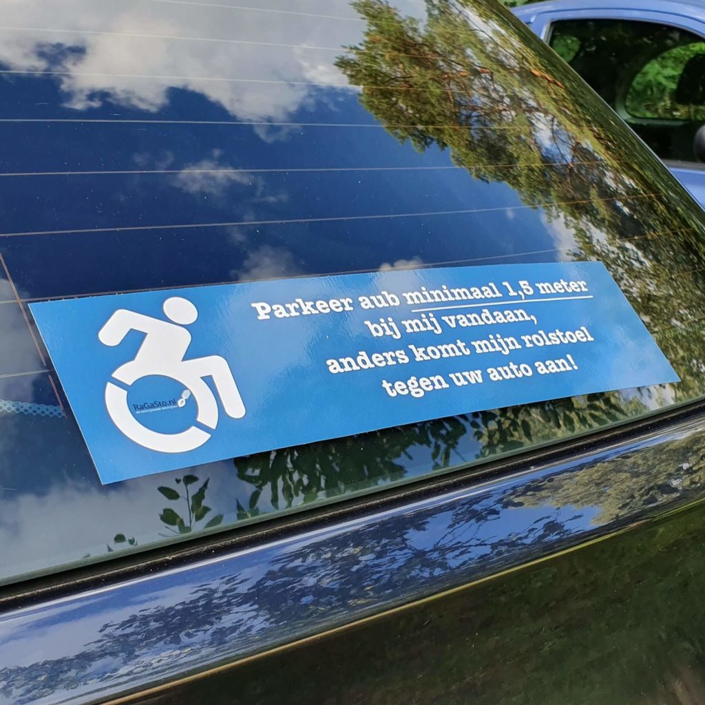 Rolstoel-sticker auto afstand houden ivm handicap of beperking van ragasto door reuma