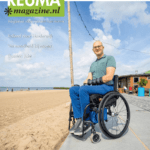 cover van reumamagazine met als covermodel Ralph Stoove in rolstoel voor het artikel Rollend door Harderwijk door Noortje Krikhaar