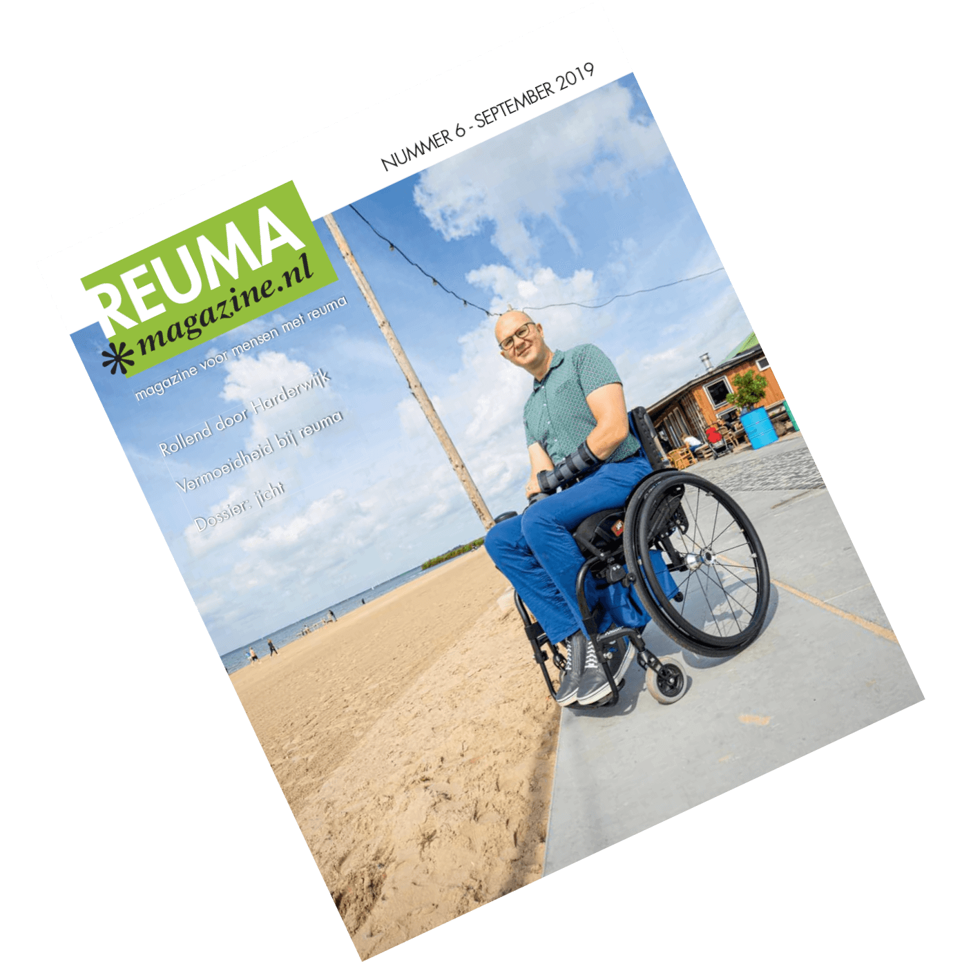 cover van reumamagazine met als covermodel Ralph Stoove in rolstoel voor het artikel Rollend door Harderwijk door Noortje Krikhaar