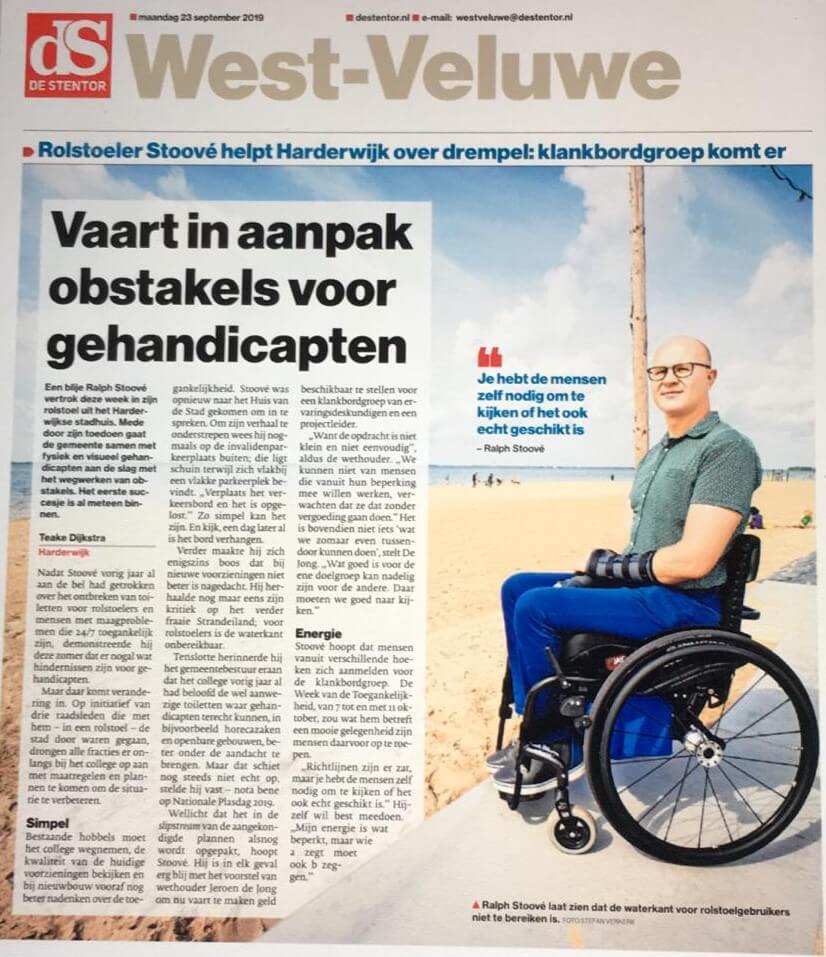 krantenartikel uit De Stentor over de Motie Harderwijk gastvrij voor iedereen met Ralph Stoove in rolstoel als initiatiefnemer
