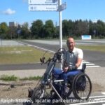thumbnail van Ralph Stoové met handbike en rolstoel tijdens interview met Dick Maes Broekema