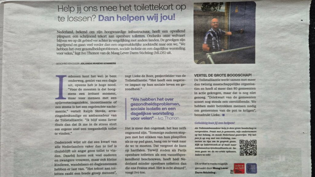 Foto van het artikel in de bijlage 'Leven met een chronische ziekte' dat bij de Telegraaf zat van eind november 2024. Op deze foto is het artikel te lezen waarin een oproep gedaan wordt voor meer toiletambassadeurs. Ralph Stoové is één van die vrijwilligers en vertelt als ervaringsdeskundige over het belang van meer openbare toiletten en opengestelde toiletten.